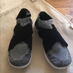 2017 Nike free run velcro size 9